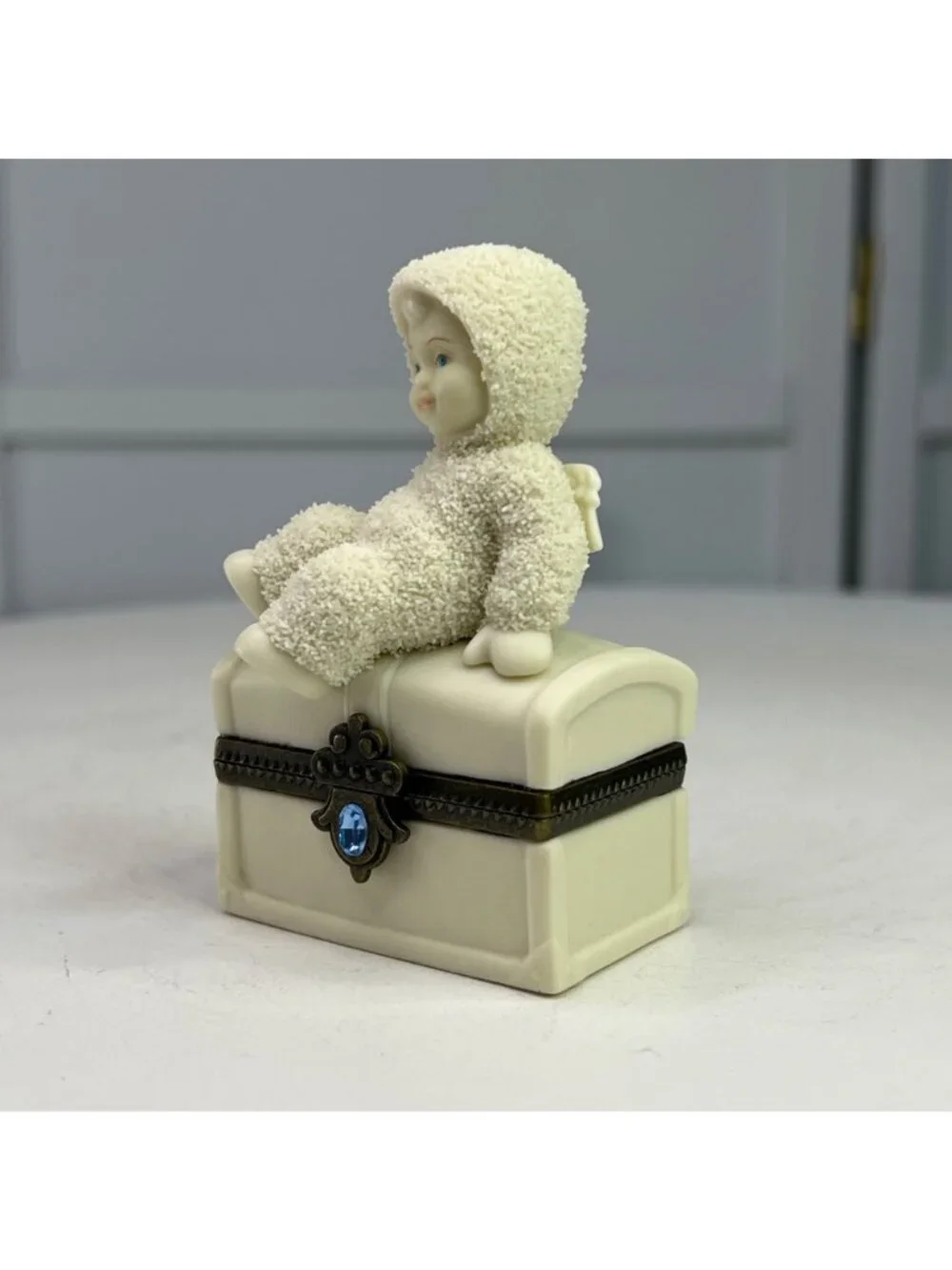 Dept 56 Snowbabies Royal Treasure March Aquamarine Trinket Box Figurine 2000
